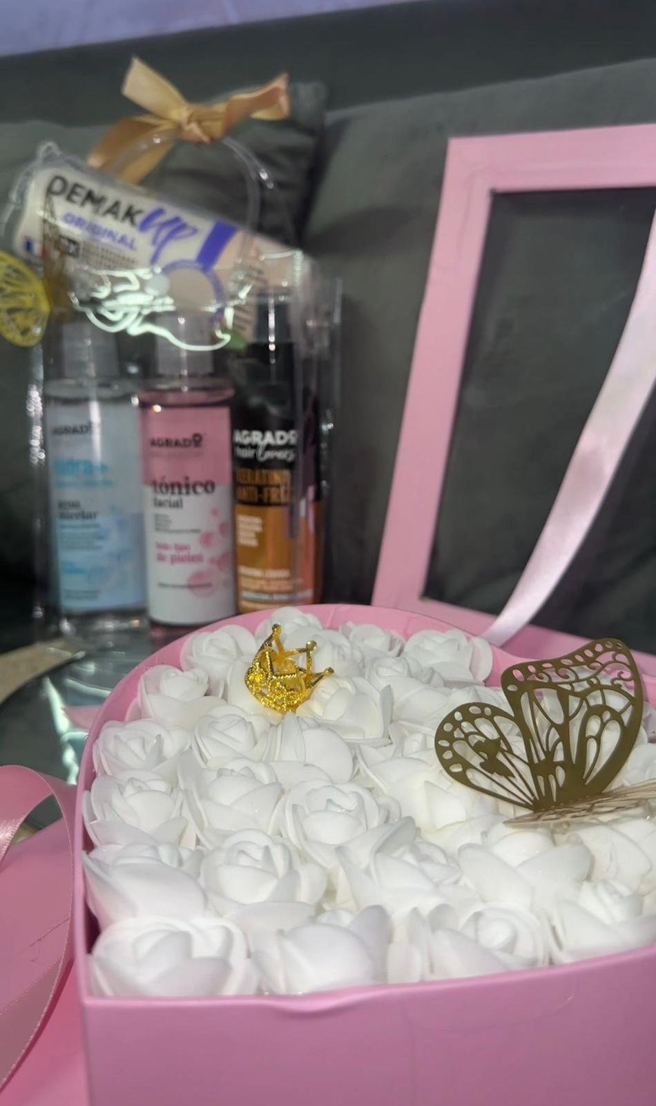 Detalle caja de rosas